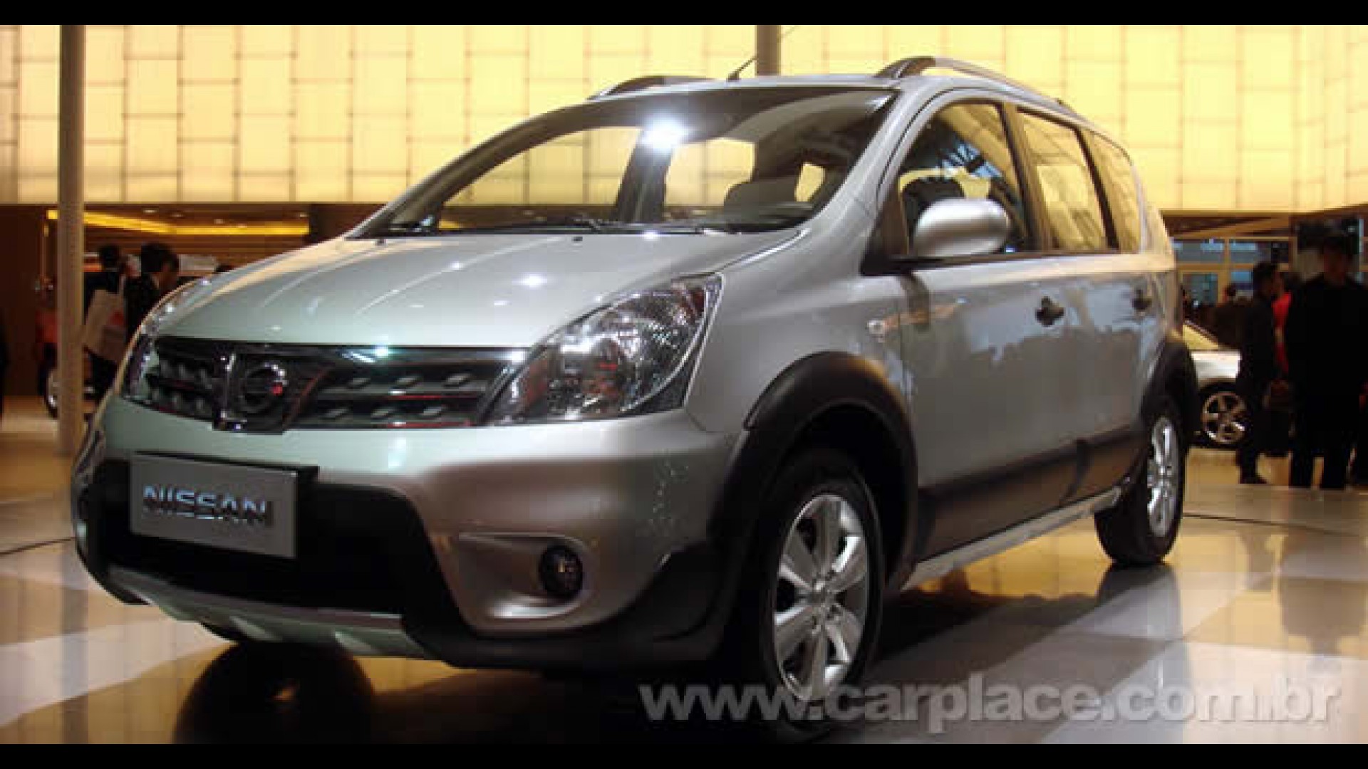 Nissan Livina XGear Versão com visual offroad light chega ao Brasil