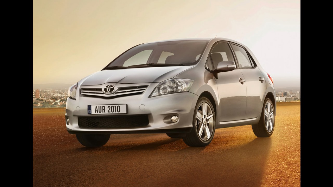 Alta do iene tira Prius hatch da Europa