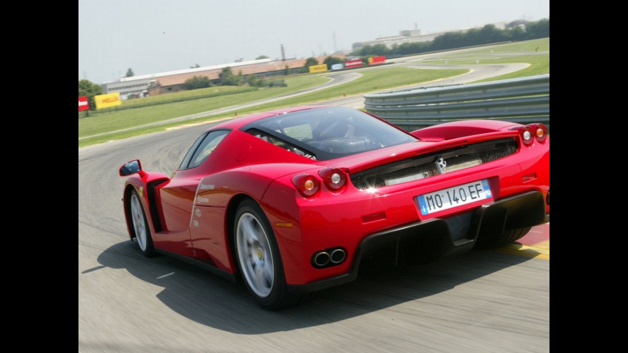 Ferrari confirma motor V12 central para substituta da Enzo, que chega em 2012