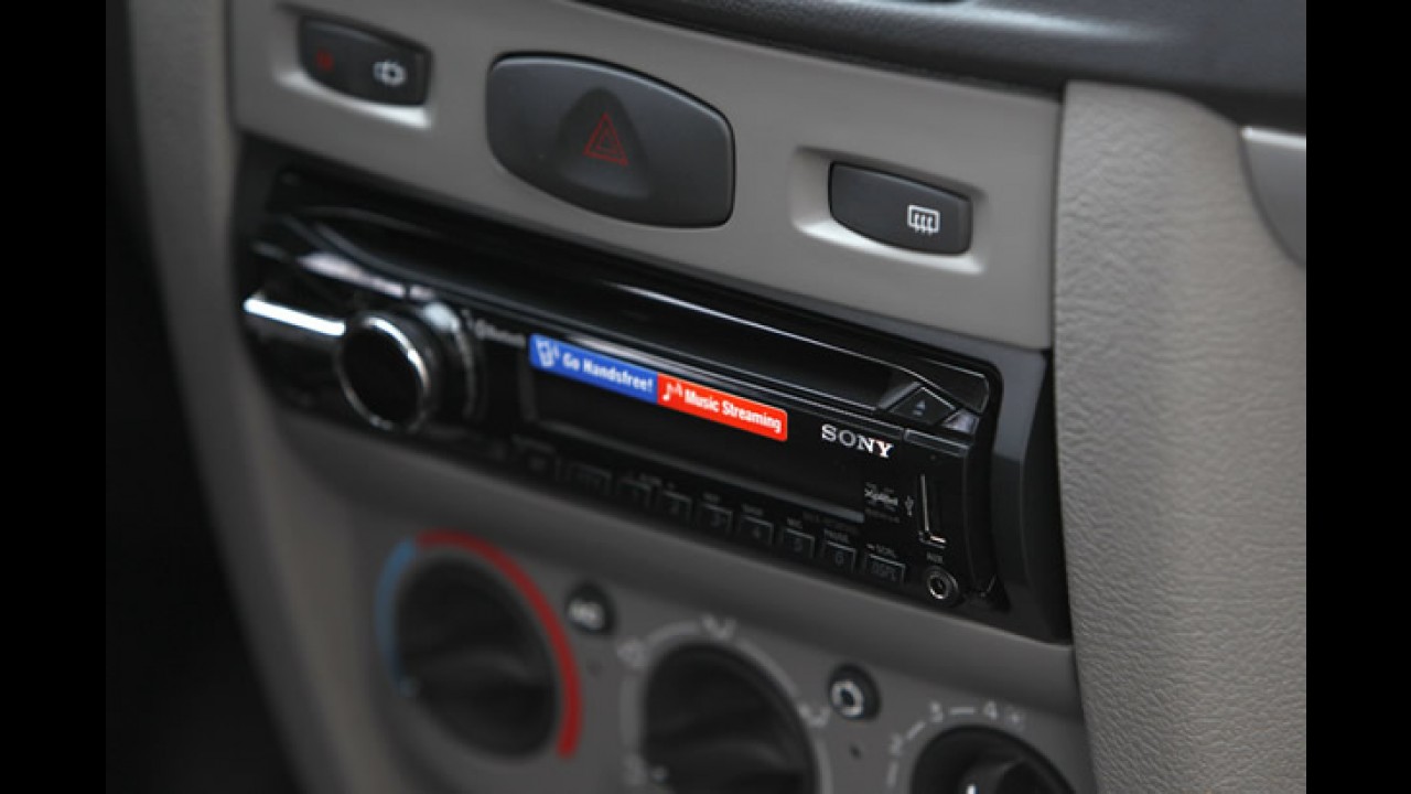Renault lança série limitada Symbol Connection por R$ 42.690