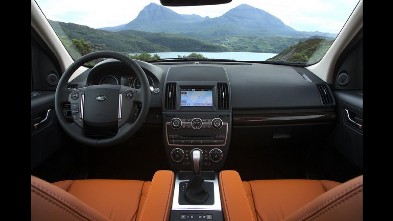 Land Rover Freelander 2013 é revelada com mudanças visuais e internas