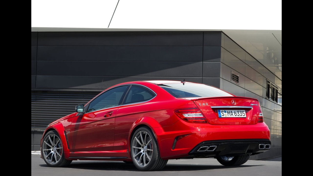 Oficial: Mercedes-Benz C63 AMG Coupé Black Series 2012 chega com motor V8 de 517cv