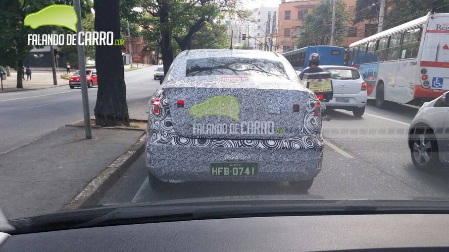 Fiat Cronos - Flagra Falando de Carro