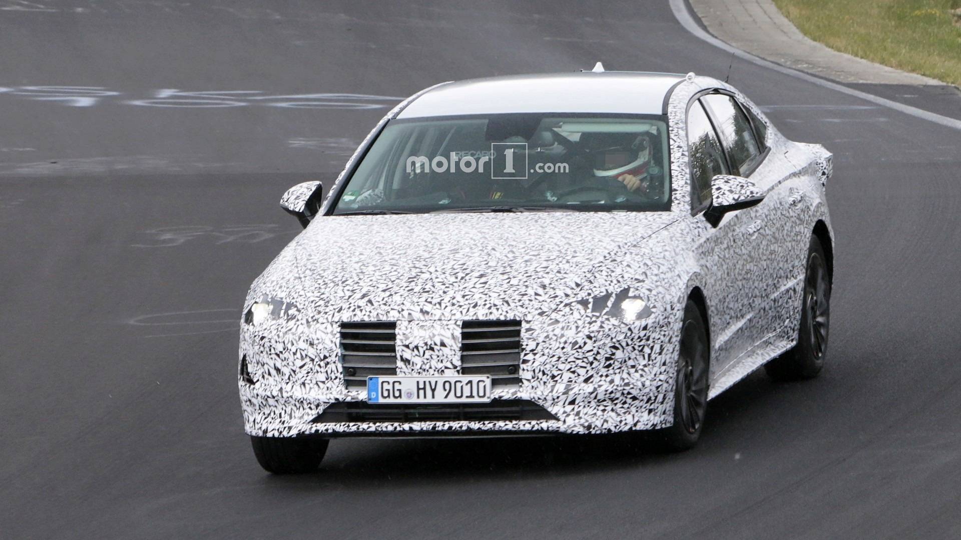 All-New Hyundai i40 Spied With Production Body [UPDATE]