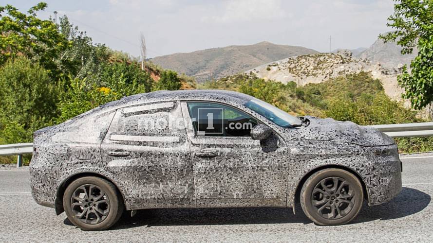 Renault Captur Coupe spy photo