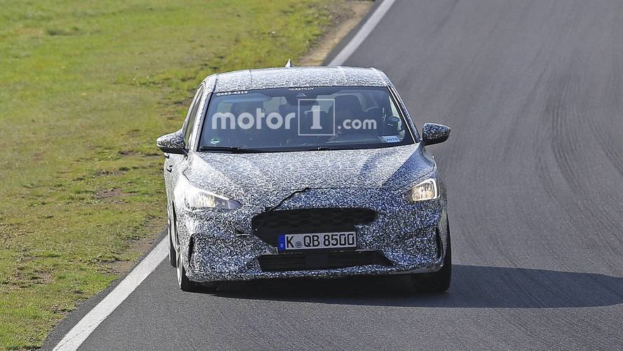 Ford Focus hot version prototype spy photo