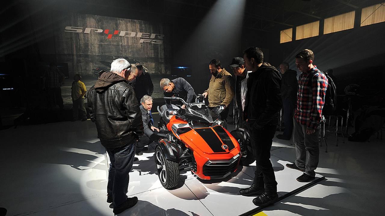 Journalists inspecting the Spyder F3 for the first time