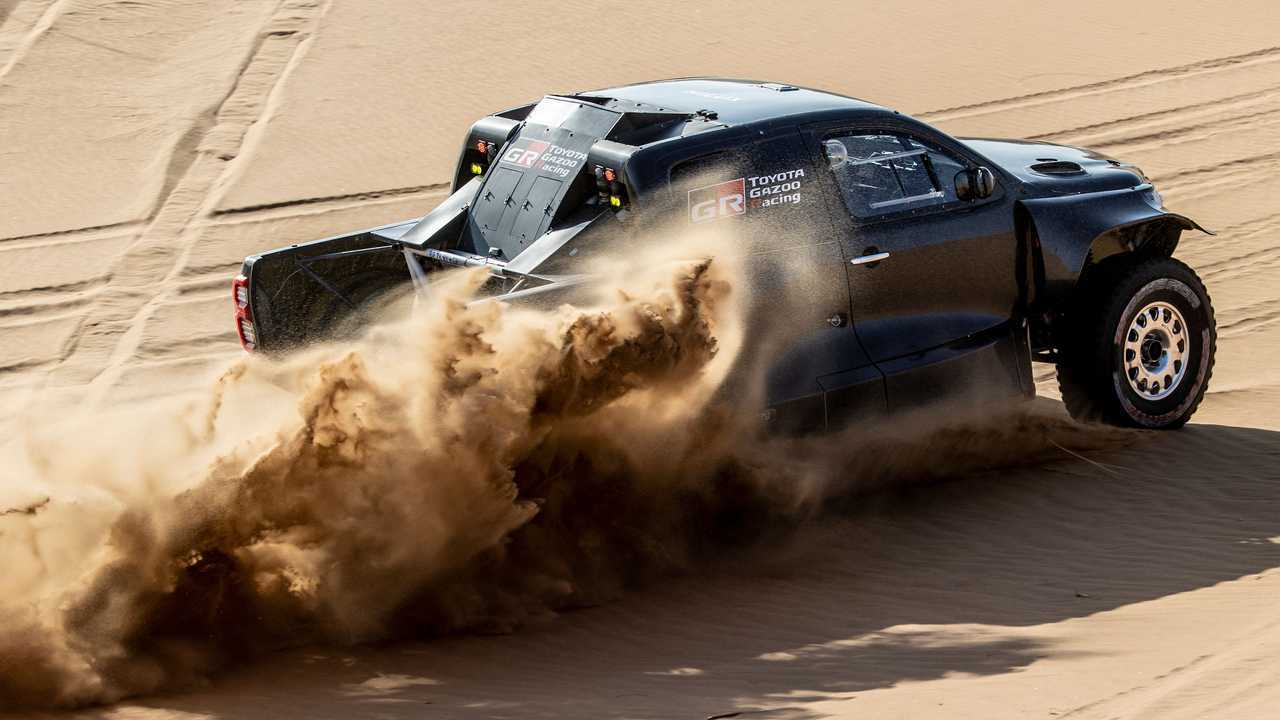 Toyota, tutto pronto per la Dakar 2022