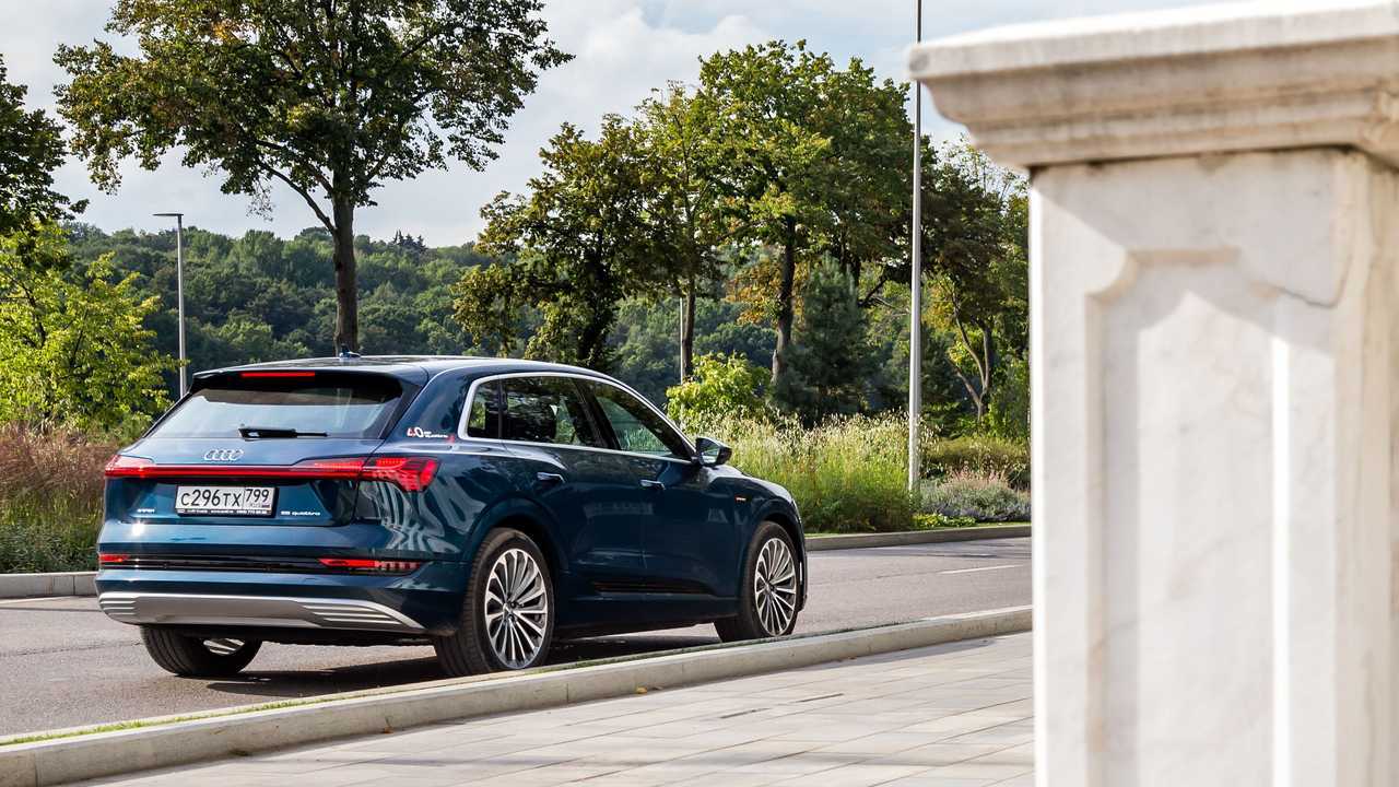 Тест-драйв Audi e-tron
