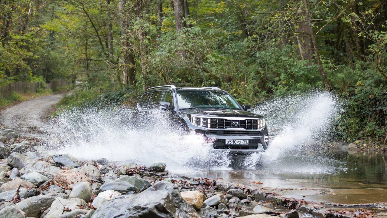 KIA Mohave черного цвета