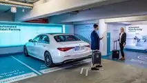 Vollautomatisiertes und fahrerloses Parken am Flughafen Stuttgart