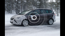 Opel Zafira Tourer, le foto spia