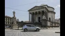 Una Nissan Leaf a Chiara Appendino