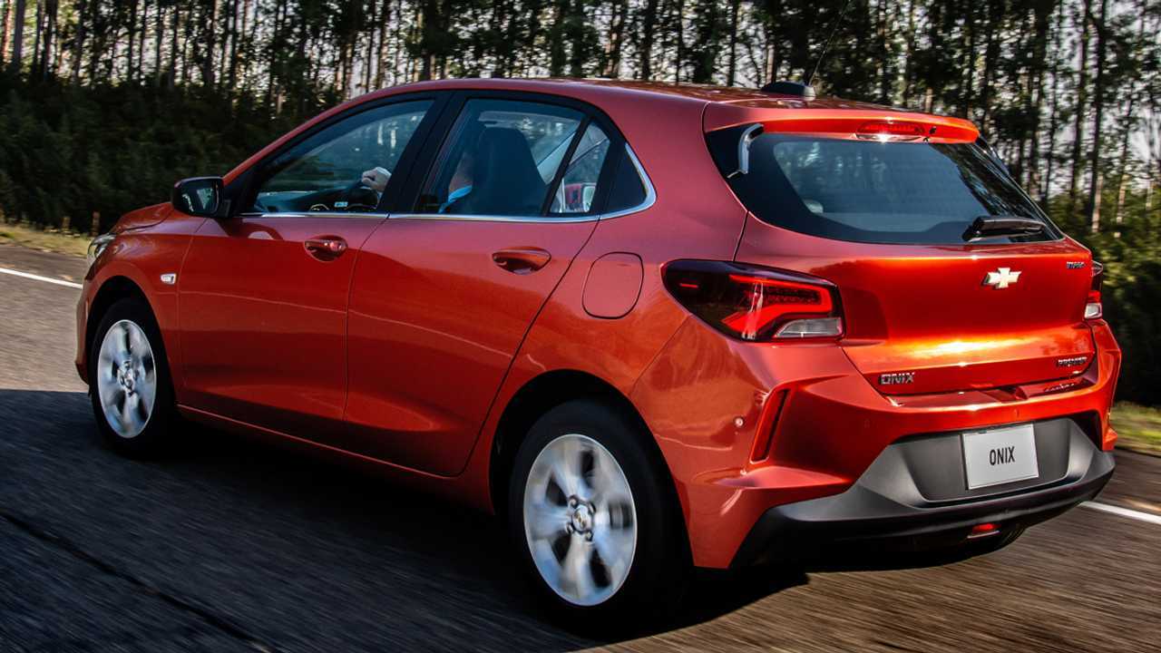 Contacto en Brasil: Chevrolet Onix Plus