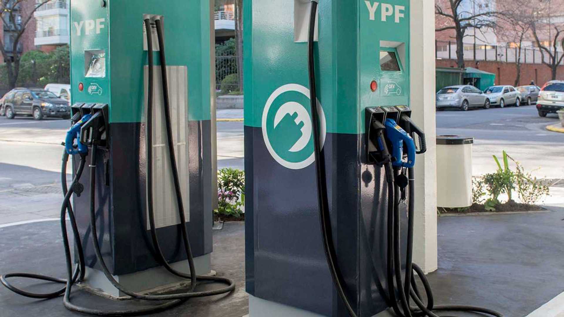 los-primeros-surtidores-electricos-de-ypf-se-instalaron-en-palermo