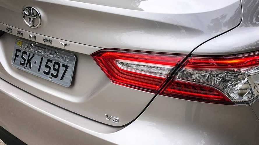 Toyota Camry XLE 2018 (teste BR)
