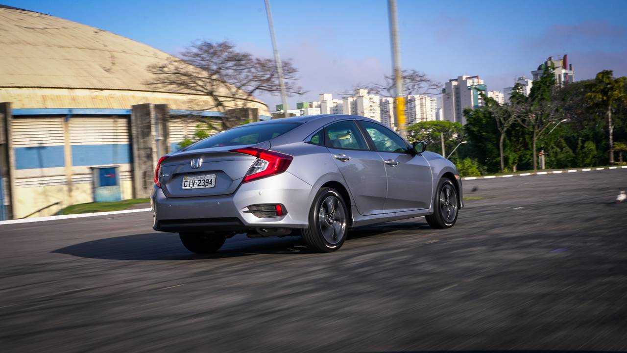 Comparativo: VW Jetta x Honda Civic x Toyota Corolla
