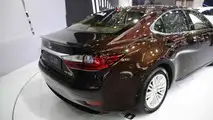 Makyajlı Lexus ES