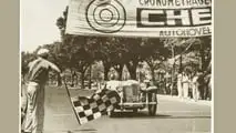 Chico Landi correndo com um MG TC no Rio