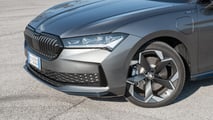 Skoda Superb Wagon PHEV, la prova di Motor1.com