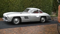 Mercedes celebra 140 anni a Roma con una parata