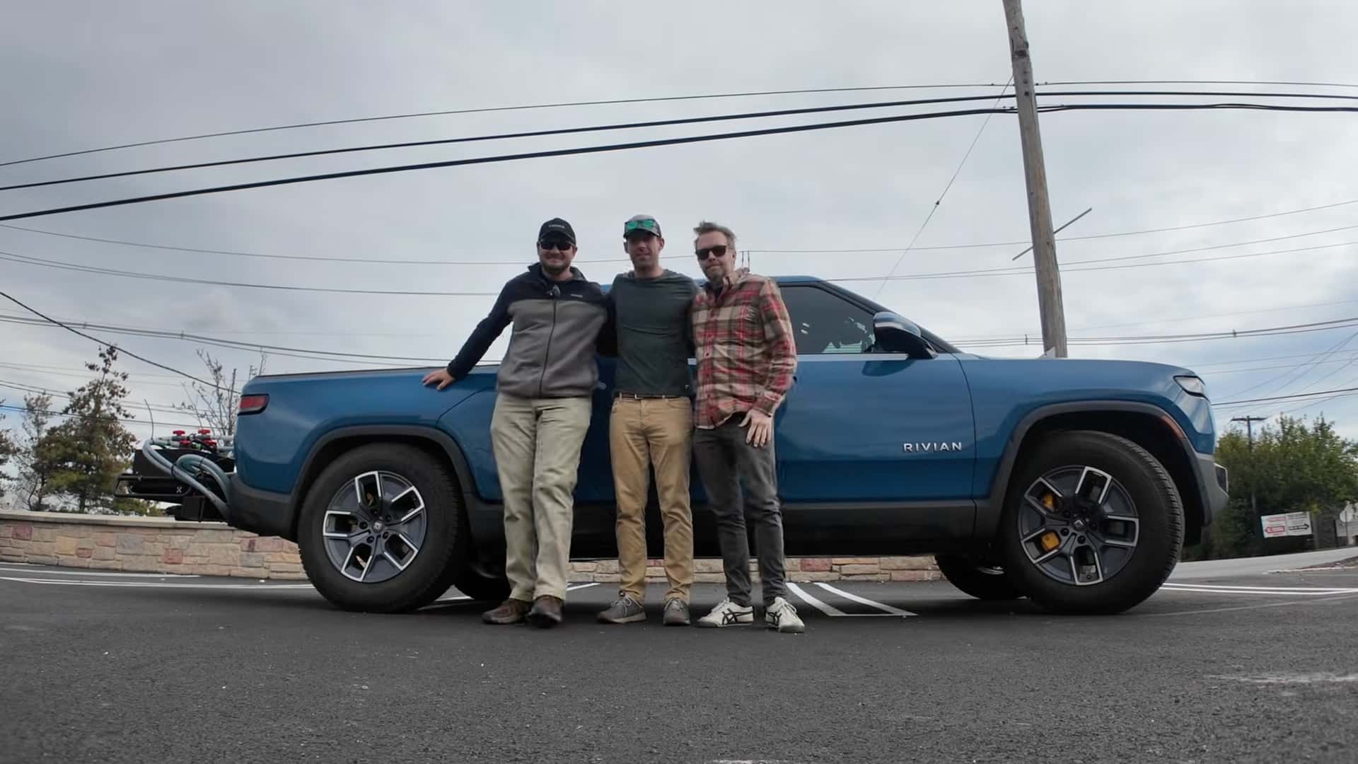 Rivian R1T Modificado Alcanza Increíbles 500 Millas a Velocidad de Autopista Gracias a un Hackeo de Batería