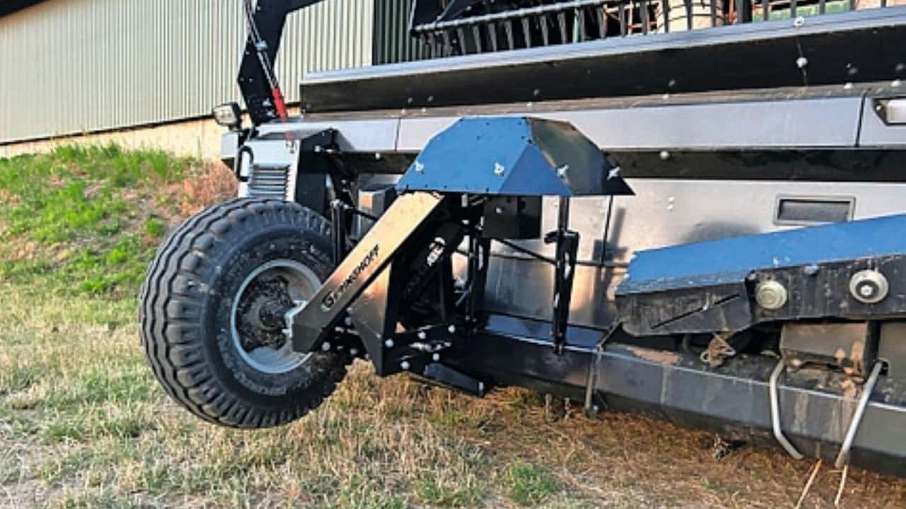 Geringhoff presenta ad Agritechnica un sistema AI con telecamere che quantifica in tempo reale i chicchi persi dalla barra di taglio.