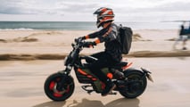BMW CE 02 Deus - Riding