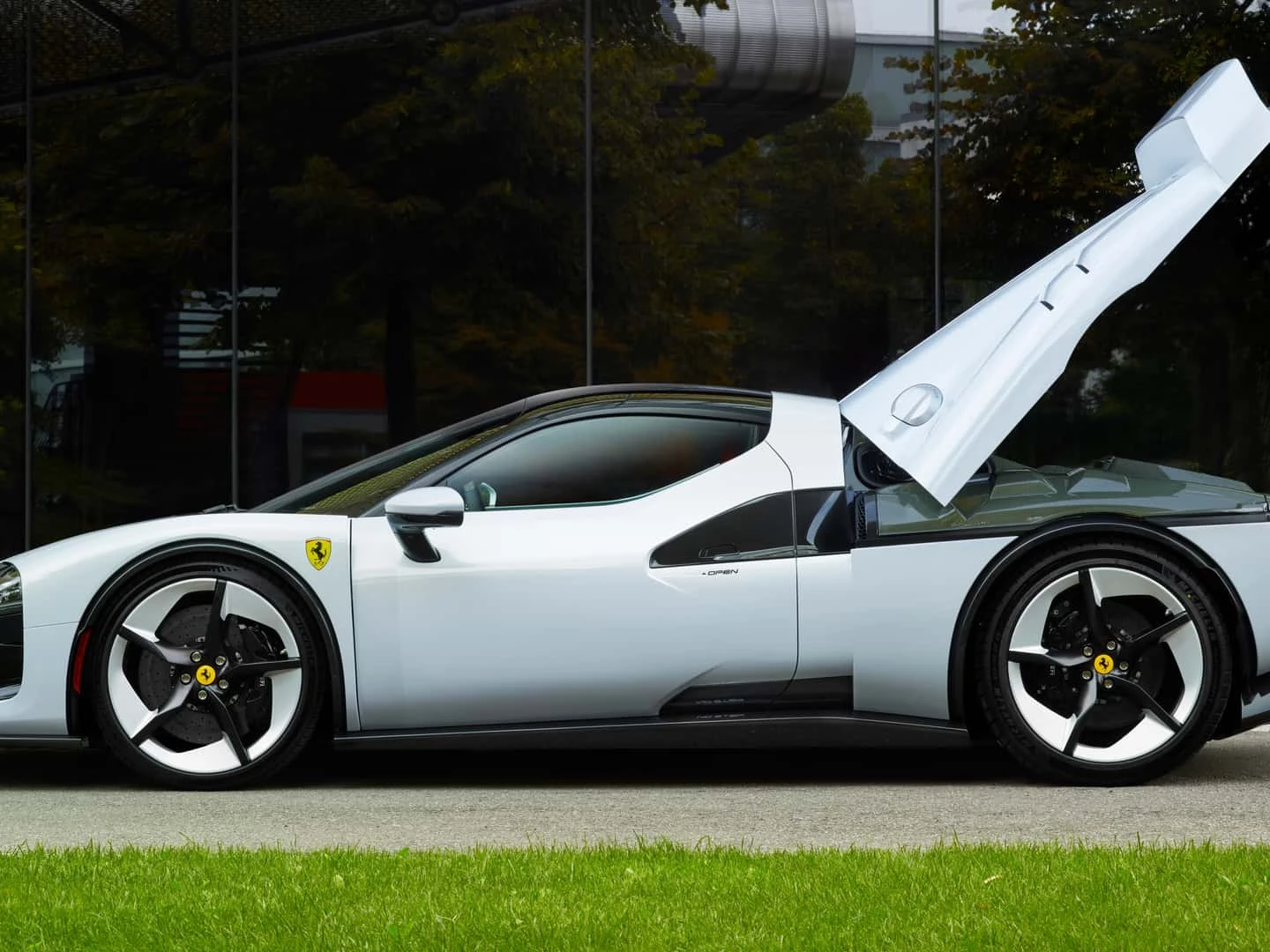 Ferrari Honors the Legendary F40 With a Striking One-Off