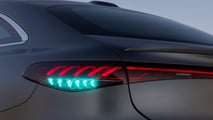 Mercedes EQS guida autonoma luci turchesi