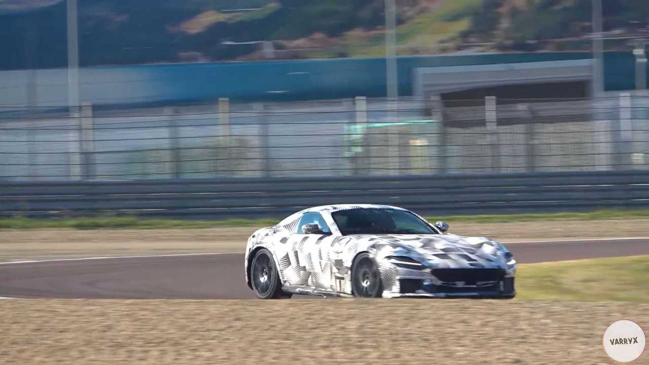 Ferrari V12 süper otomobili