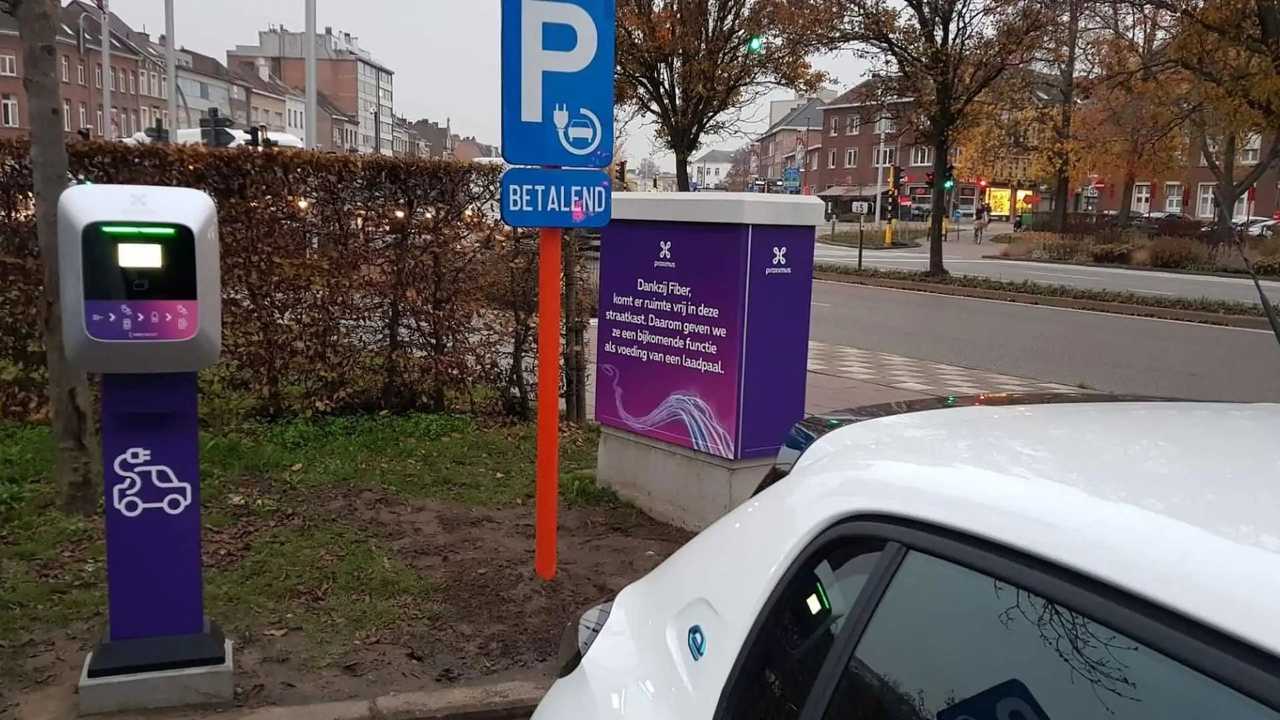 Armadi stradali trasformati in colonnine in Belgio