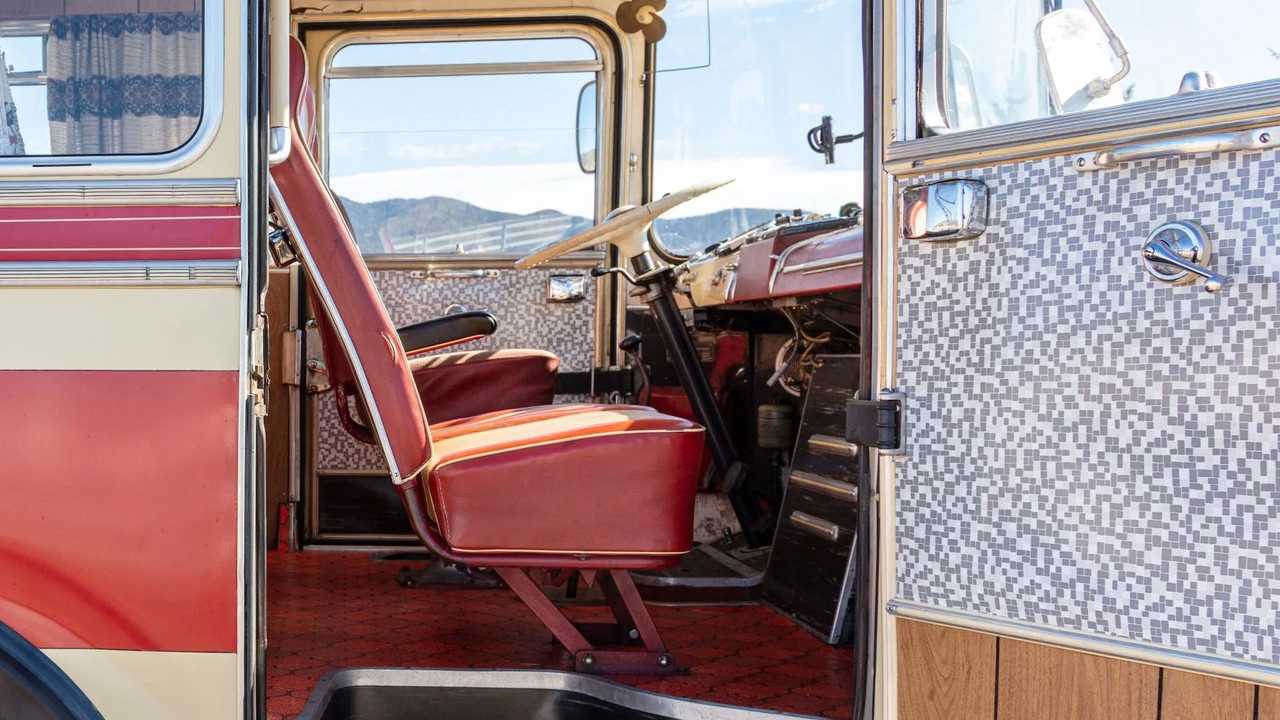 Il Mercedes-Benz O321H 1961 trasformato in Motorhome