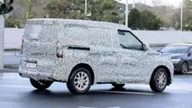 Ford Transit Courier (2023) erste Erlkönigbilder
