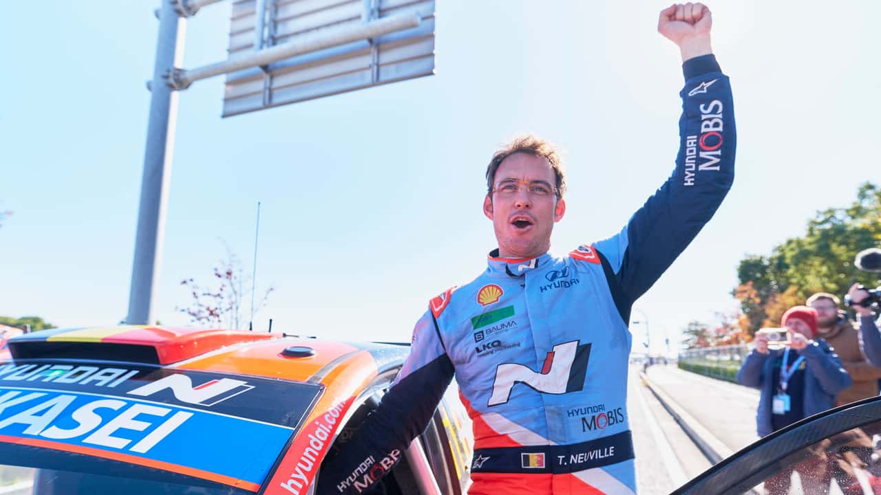 Thierry Neuville célèbre son titre de champion WRC 2024