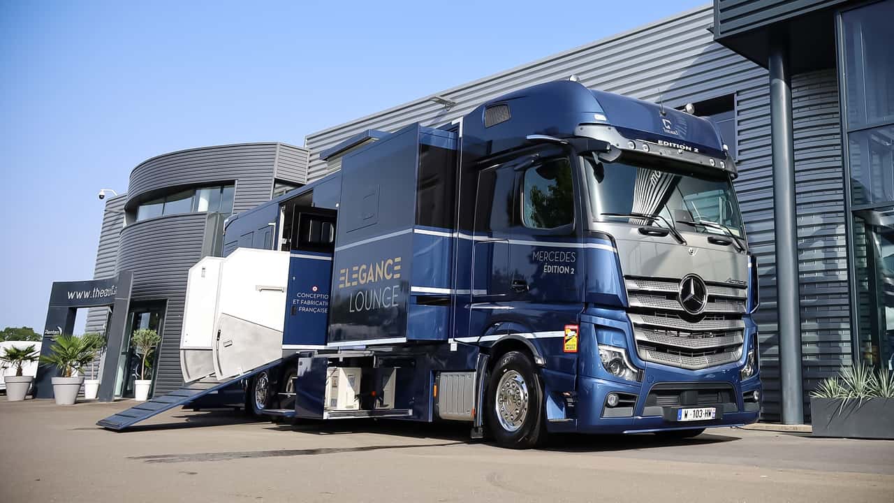 Mercedes-Benz Actros come trasportatore di cavalli con «Élégance Lounge» di Théault