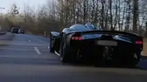 La prima Aston Martin Valkyrie su strada