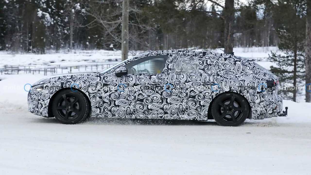 Nuova Audi A4 Avant, le foto spia sulla neve
