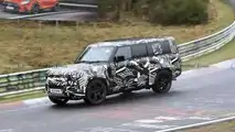 Land Rover Defender 130 (2023) als Erlkönig auf dem Nürburgring