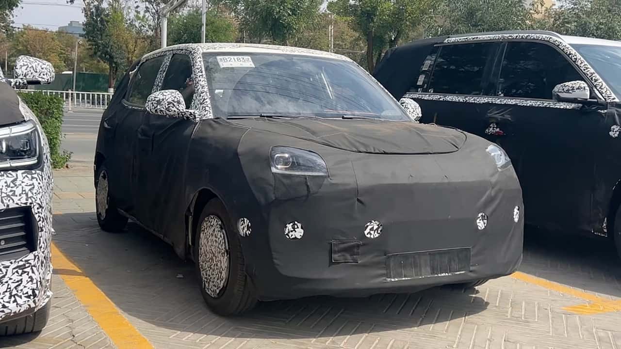 Flagra: Geely testa novo carro elétrico de entrada