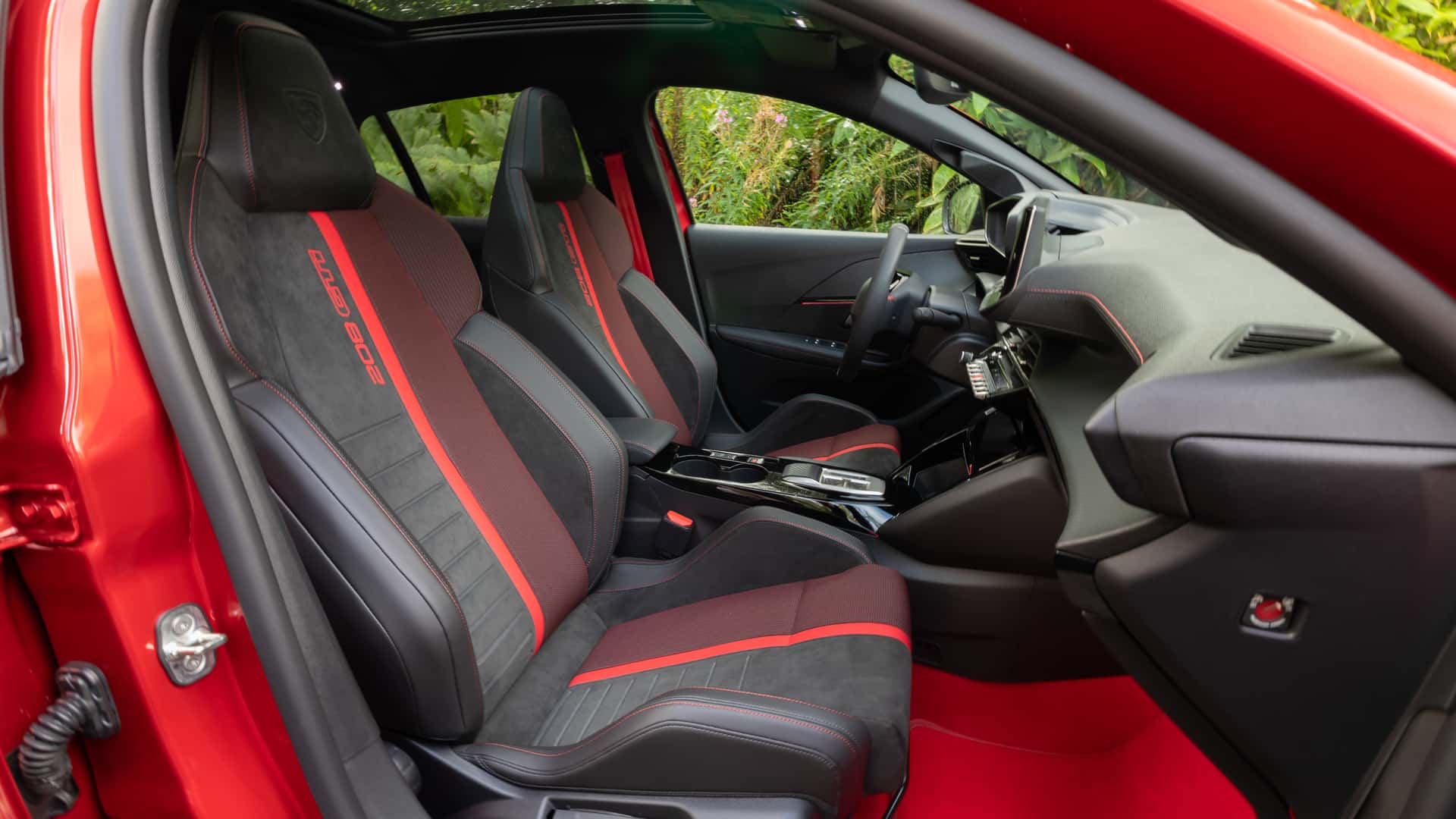 Спортивные сиденья Peugeot e-208 GTi