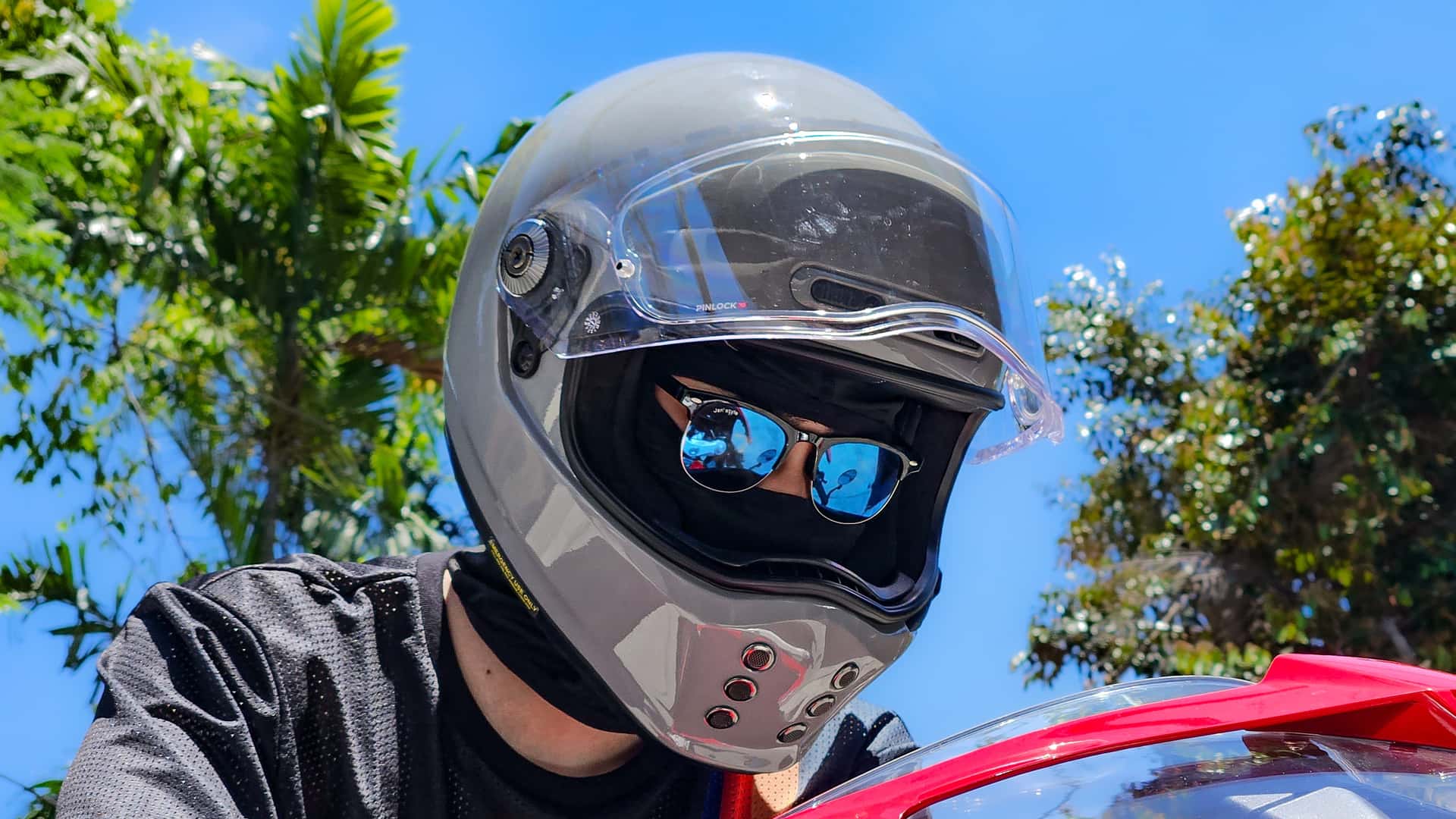 Gear Review: HJC V10 Full-Face Helmet