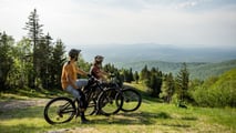 Cycles Devinci Dazzles With The 2023 E-Troy Electric Mountain Bike
