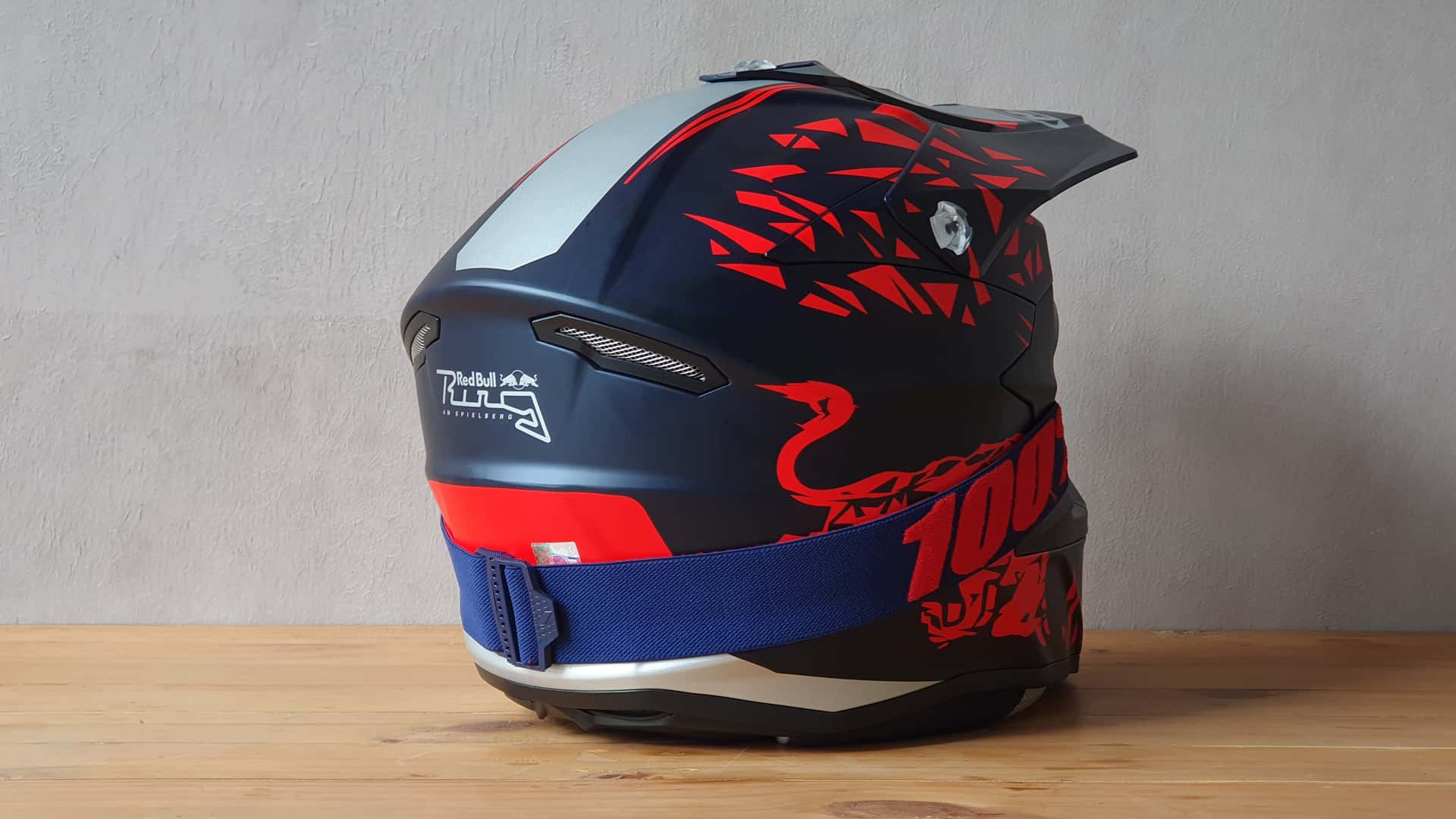 gear-review-hjc-i50-helmet.jpg