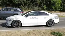Mercedes-Benz CLA und CLA Shooting Brake als Facelift-Erlkönig erwischt