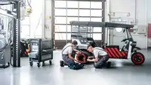 Conceito de tuk-tuk alimentado por baterias Audi de segunda mão