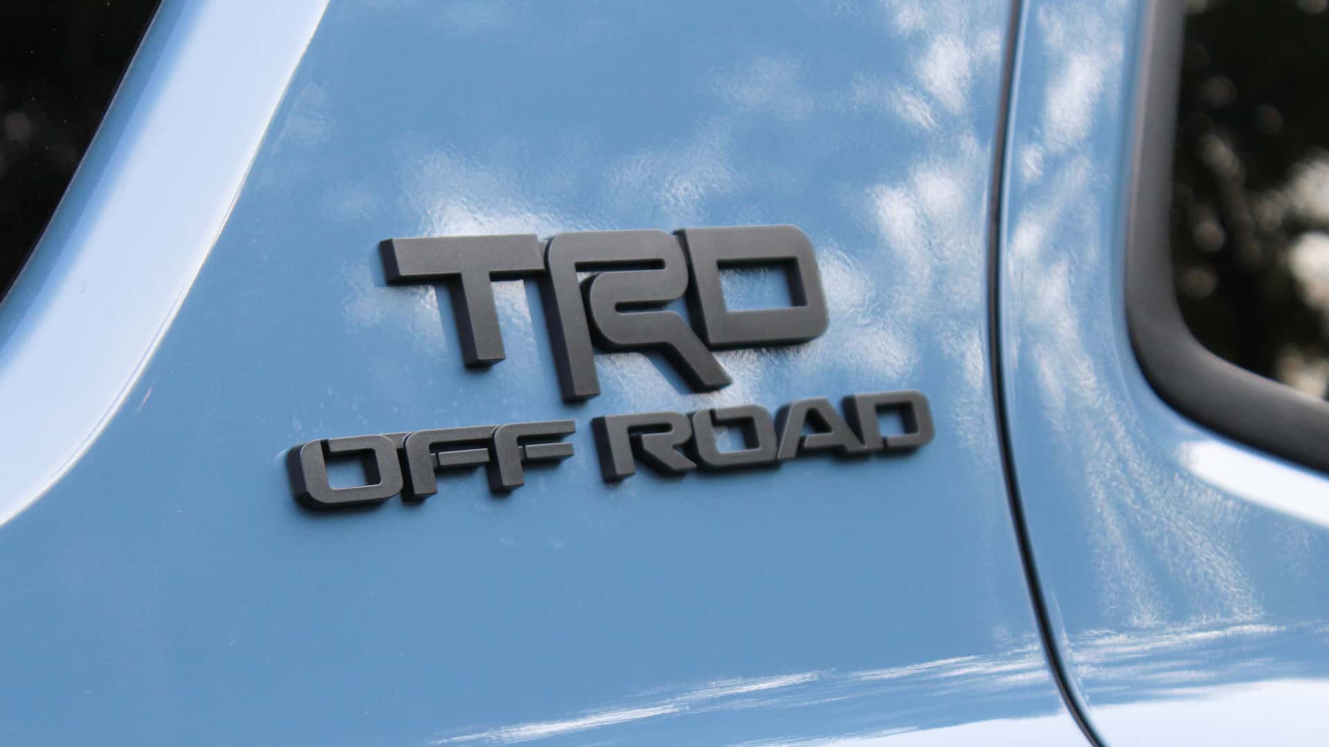 https://cdn.motor1.com/images/mgl/Znv4GN/s1/2025-toyota-4runner-trd-off-road-review-exterior-15.jpg