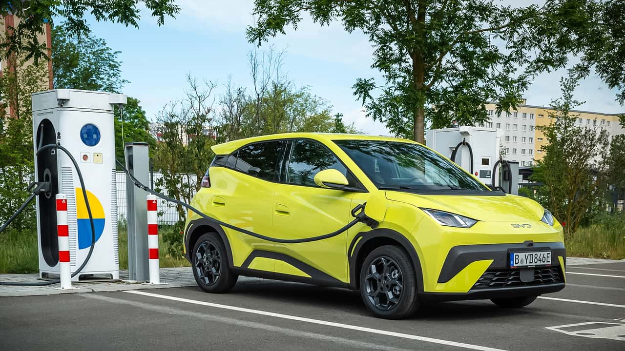BYD Dolphin Surf (2025): Die Ladeklappe befindet sich vorne rechts