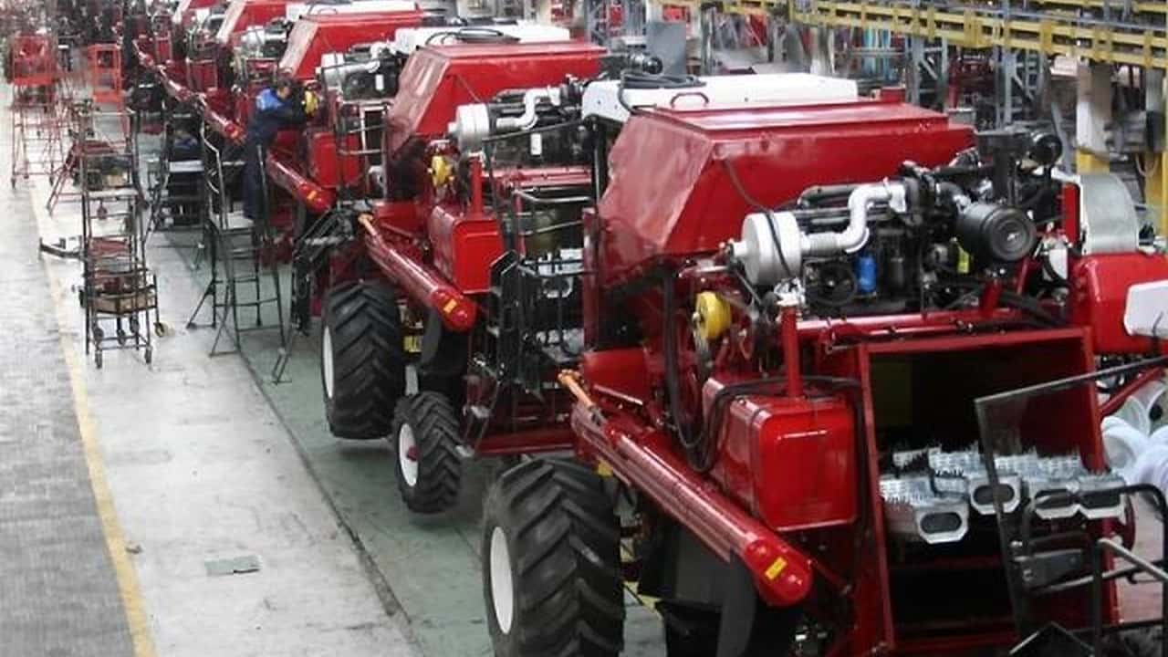 Russia, stop ai trattori Rostselmash: crolla la domanda