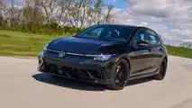 Volkswagen Golf R 2025 primeras imágenes dinámicas